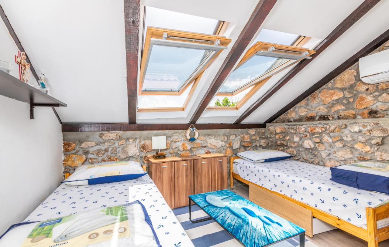Apartamento Stone House Knez Vrbnik Exterior foto