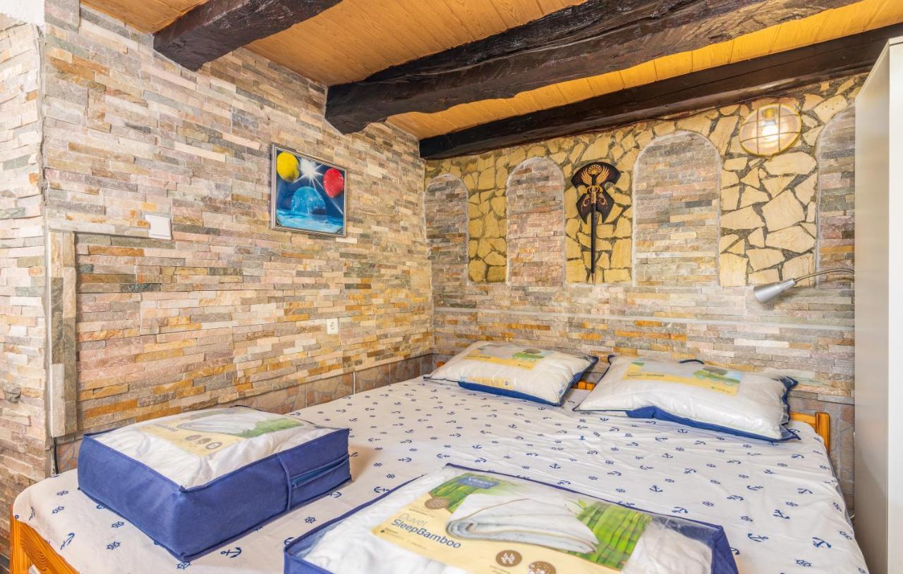 Apartamento Stone House Knez Vrbnik Exterior foto