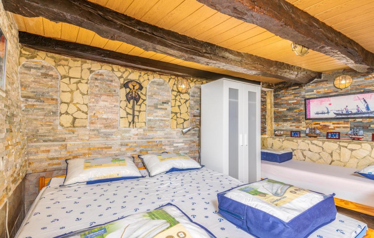 Apartamento Stone House Knez Vrbnik Exterior foto