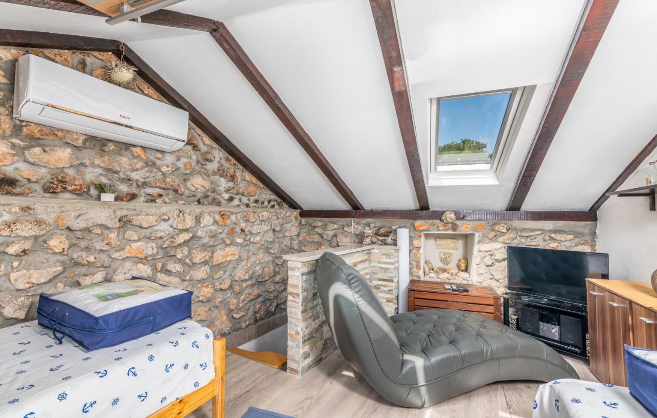 Apartamento Stone House Knez Vrbnik Exterior foto